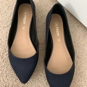 Joe Fresh navy flats. Size 8 ♥️